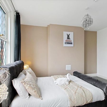 Home In Woodhouse, Leeds,Free 4 Car Parking,Free Wifi Exterior photo
