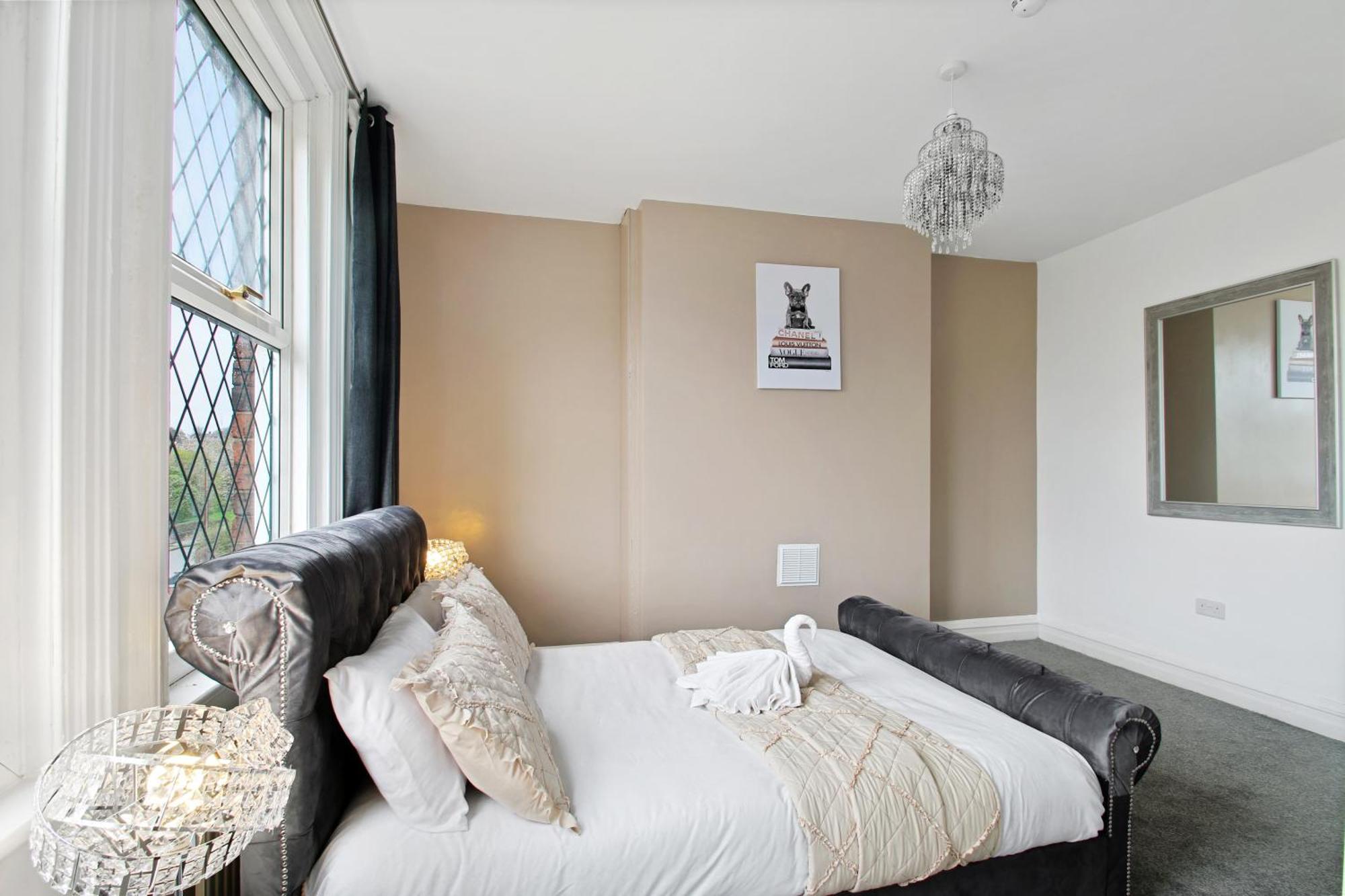 Home In Woodhouse, Leeds,Free 4 Car Parking,Free Wifi Exterior photo