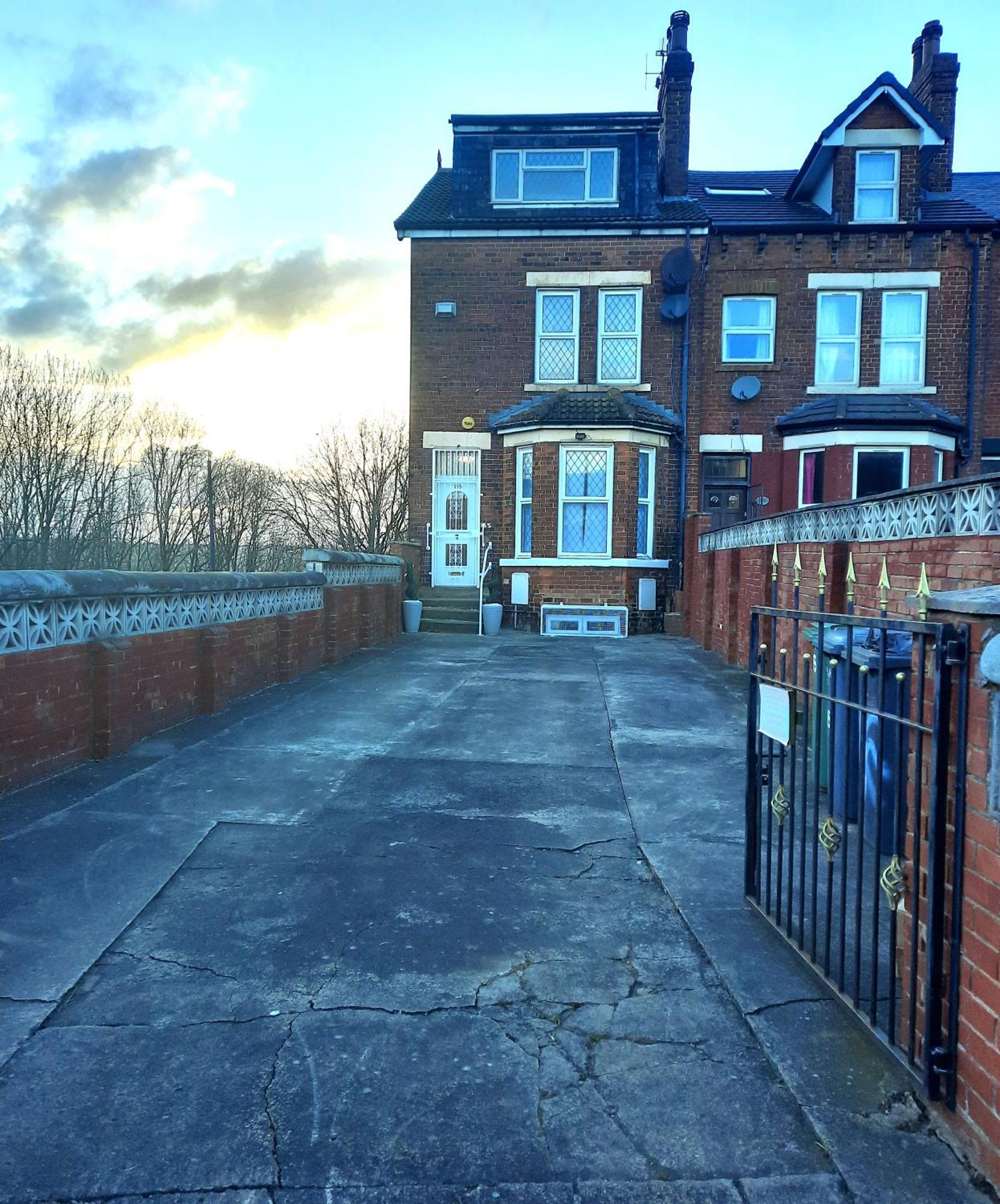 Home In Woodhouse, Leeds,Free 4 Car Parking,Free Wifi Exterior photo