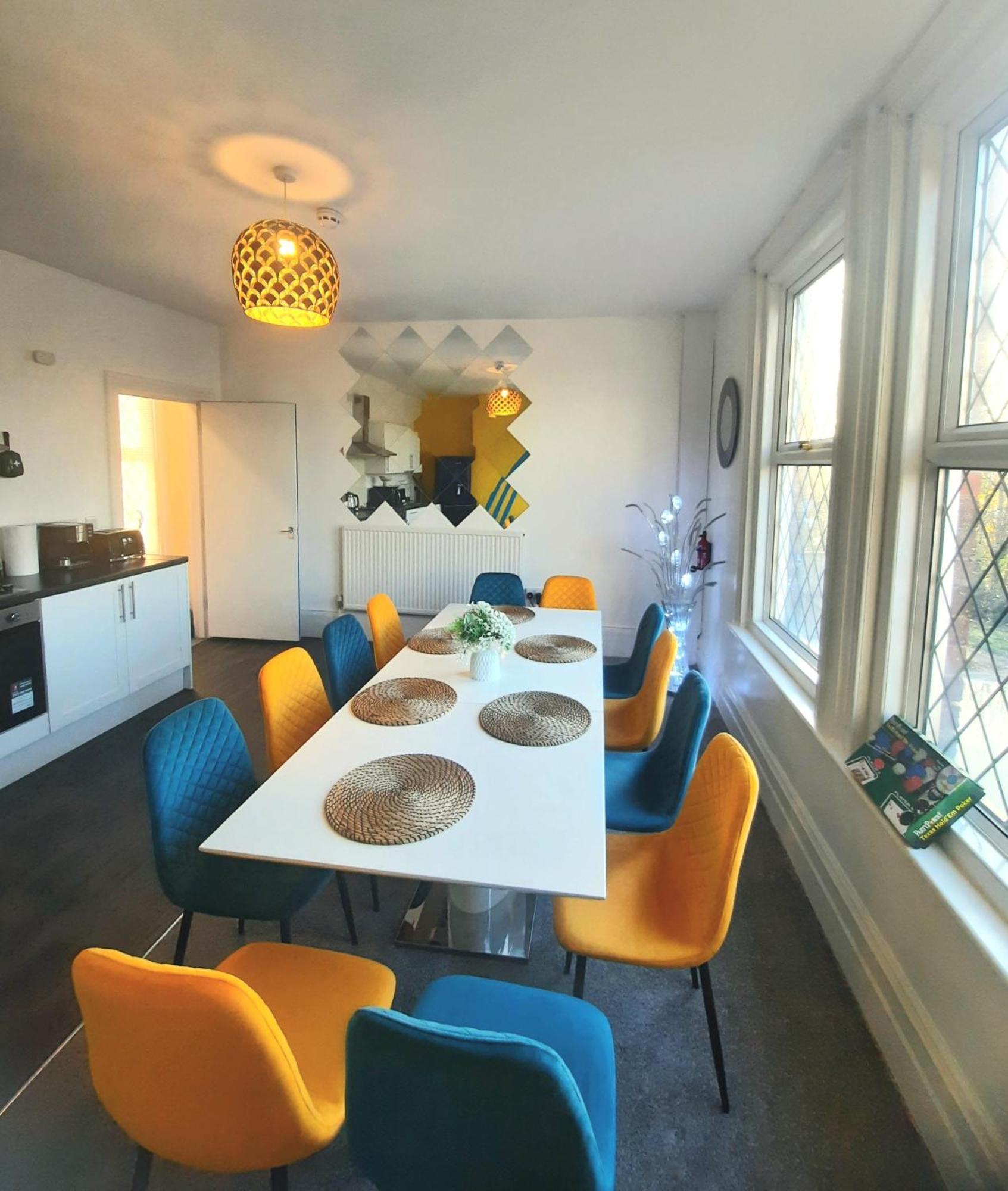 Home In Woodhouse, Leeds,Free 4 Car Parking,Free Wifi Exterior photo